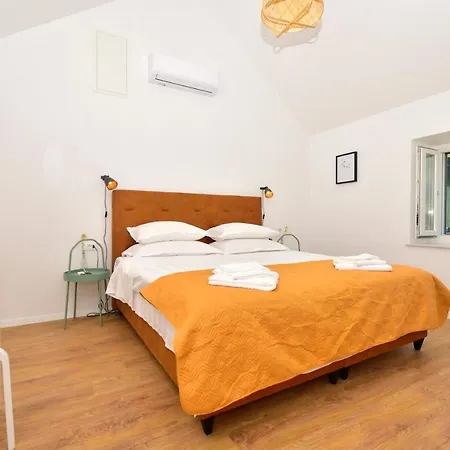 Charming And Authentic Stone Stanic Vila Zagvozd