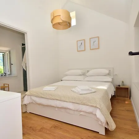 Vila Charming And Authentic Stone Stanic