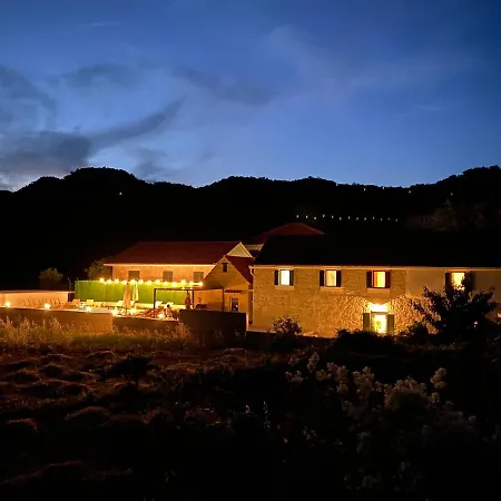 Vila Charming And Authentic Stone Stanic *