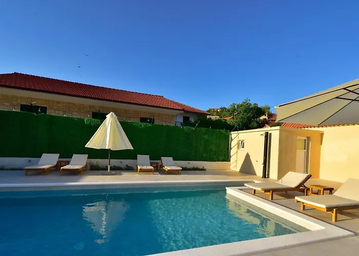 Charming And Authentic Stone Stanic * Zagvozd