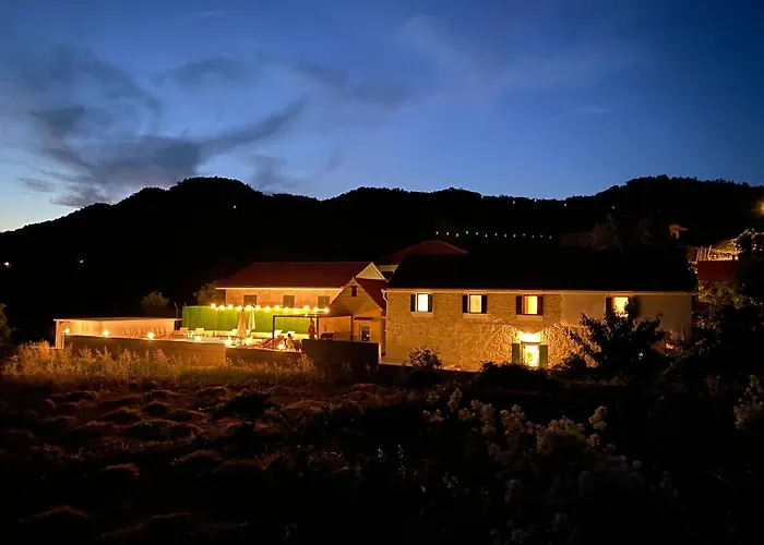 Villa Charming And Authentic Stone Stanic *