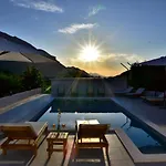 Charming And Authentic Stone Stanic فيلة