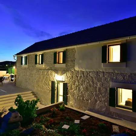 فيلة Charming And Authentic Stone Stanic Zagvozd